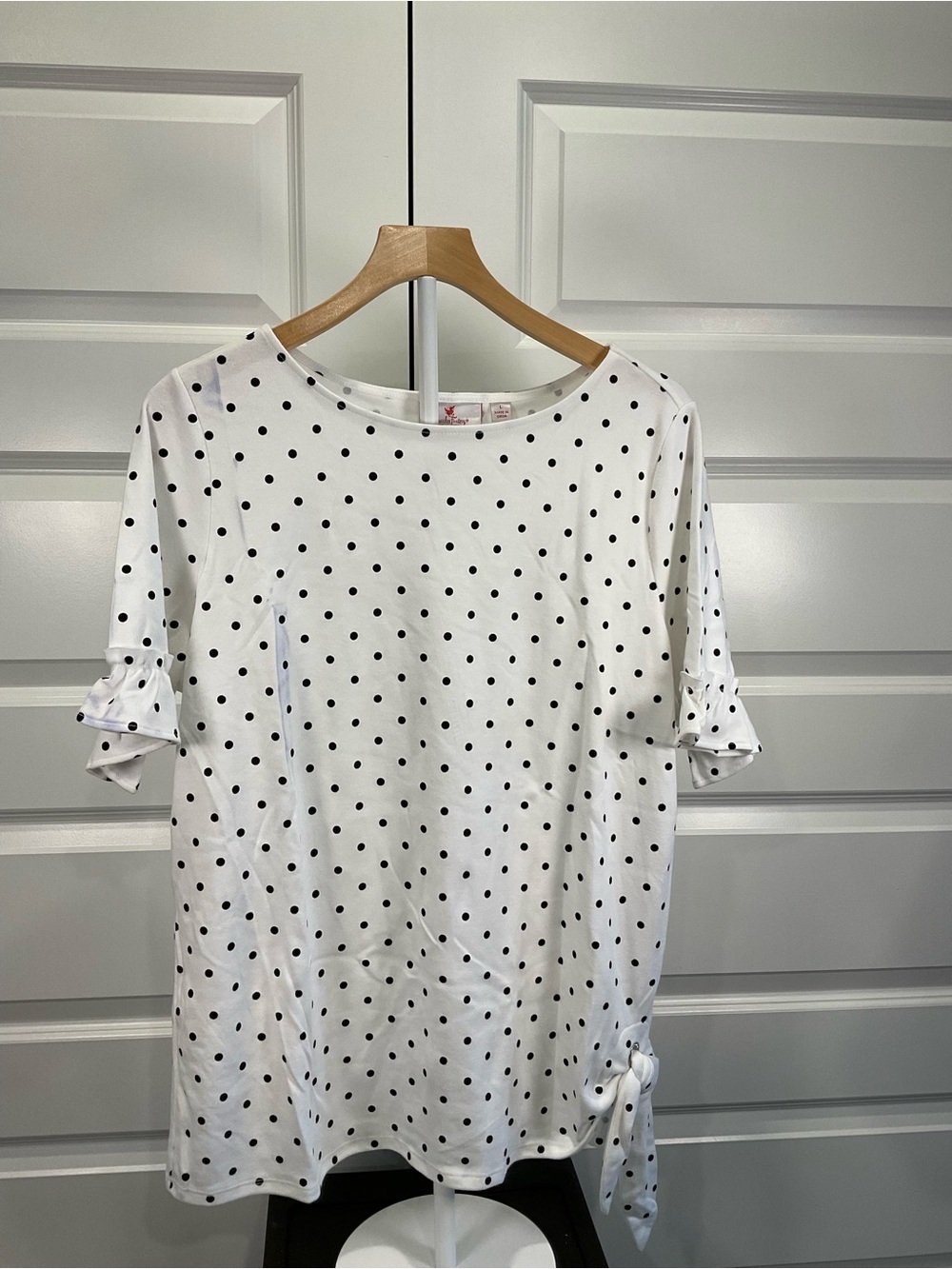 Quacker Factory White Polka Dot Short Sleeve Top with Side Knot